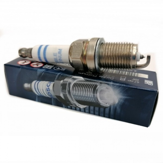 Свеча зажигания для VAG A3/A4/A5/A6/Q5/R8/TT/EOS/Golf/Jetta/Passat/Scirocco/Tiguan/Octavia/Superb/Yeti - 1